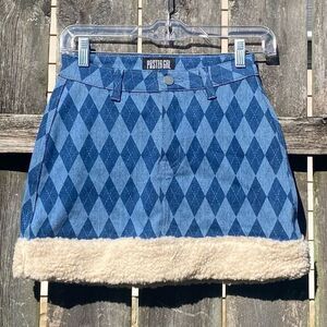 Poster GRL Dolls Kill Sherpa Lined Denim Mini Skirt | S